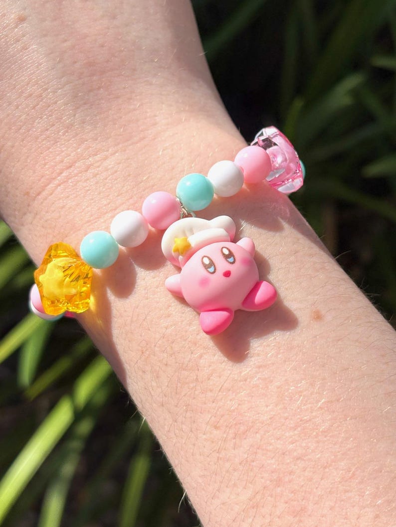 Braccialetti con ciondoli ispirati a Curby / spettacolo, cartone animato, carino, perline, stelle, braccialetto, gioco, rosa, blu, giallo, arcobaleno, gioielli, bianco immagine 11