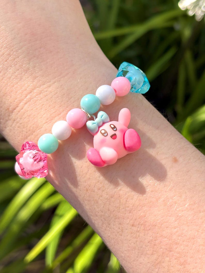 Braccialetti con ciondoli ispirati a Curby / spettacolo, cartone animato, carino, perline, stelle, braccialetto, gioco, rosa, blu, giallo, arcobaleno, gioielli, bianco immagine 13