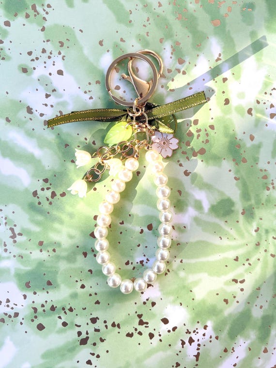 Lily of the Valley Keyrings | flowers, plants, floral, dangle keychains, white, leaves, car, keyring, pretty charms, white flower, gold