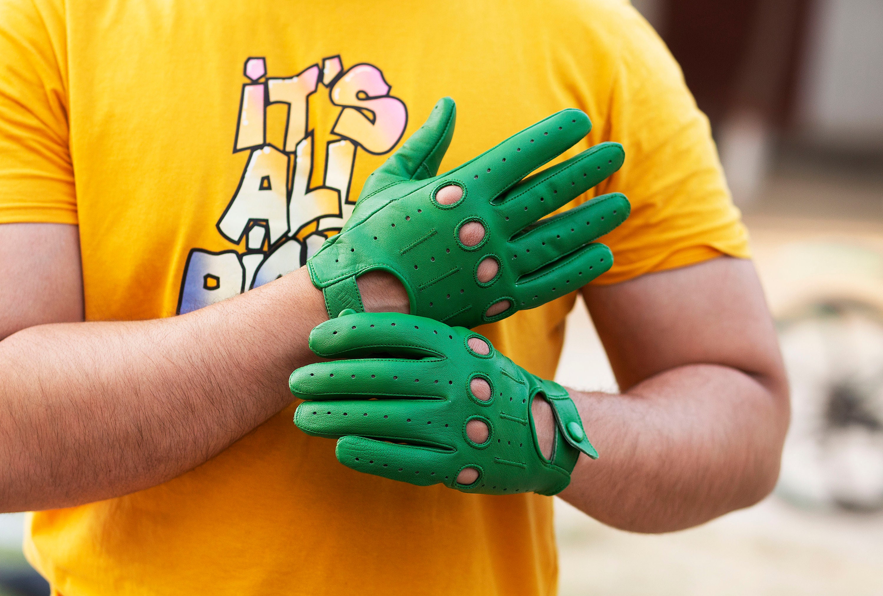 Fingerless store croc gloves