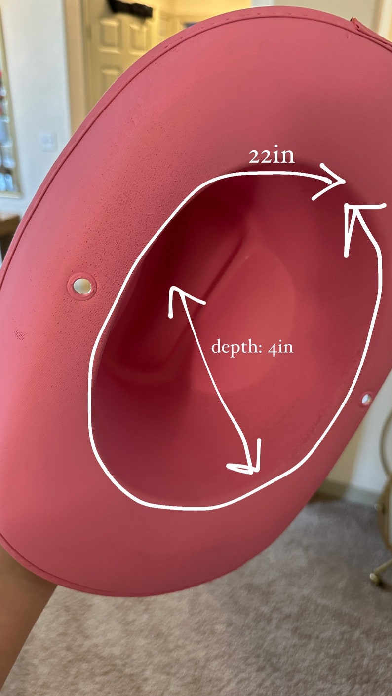 K&ouml;nnte beinhalten: Ein rosa Hut mit breiter Krempe, 56 cm Durchmesser und 10 cm Tiefe.