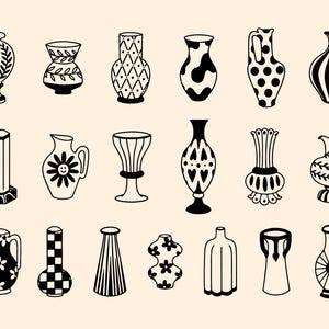 Pu&ograve; includere: Una collezione di diciotto illustrazioni a tratto in bianco e nero di vari vasi e brocche. I disegni presentano motivi diversi tra cui strisce, pois, scacchi, motivi floreali e forme geometriche disposti in una griglia ordinata.