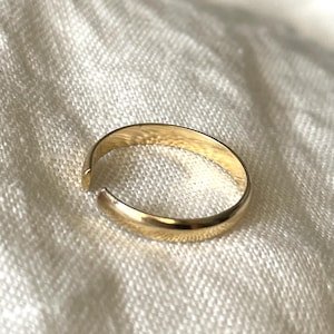 Justerbar tåring i guldpläterad sterlingsilver: Minimalistiska smycken