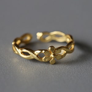 Anillo para el dedo del pie de plata de ley chapado en oro - Diseño floral ajustable
