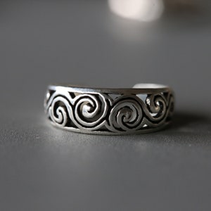 Sterling Silver Toe Ring: Adjustable Swirl Design