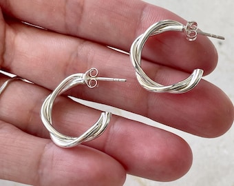Gedraaide halve hoepels van sterlingzilver: oorringen van 20 mm