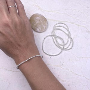 Pulseira de contas de prata, Pulseira de contas pequenas, Pulseira de prata esterlina, Pulseira de prata para empilhar, Pulseira de contas para empilhar, B28