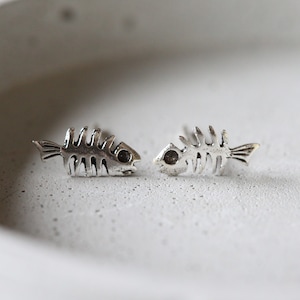 Orecchini a forma di scheletro di pesce - Orecchini a forma di osso di pesce in argento - Orecchini a forma di animali - Argento Sterling 925 (120)