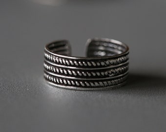 Adjustable Sterling Silver Toe Ring: Braided Band
