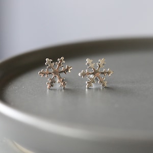 Snowflake Studs - Silver Snowflake Ear Studs - Christmas Earrings - Sterling Silver 925 (105)