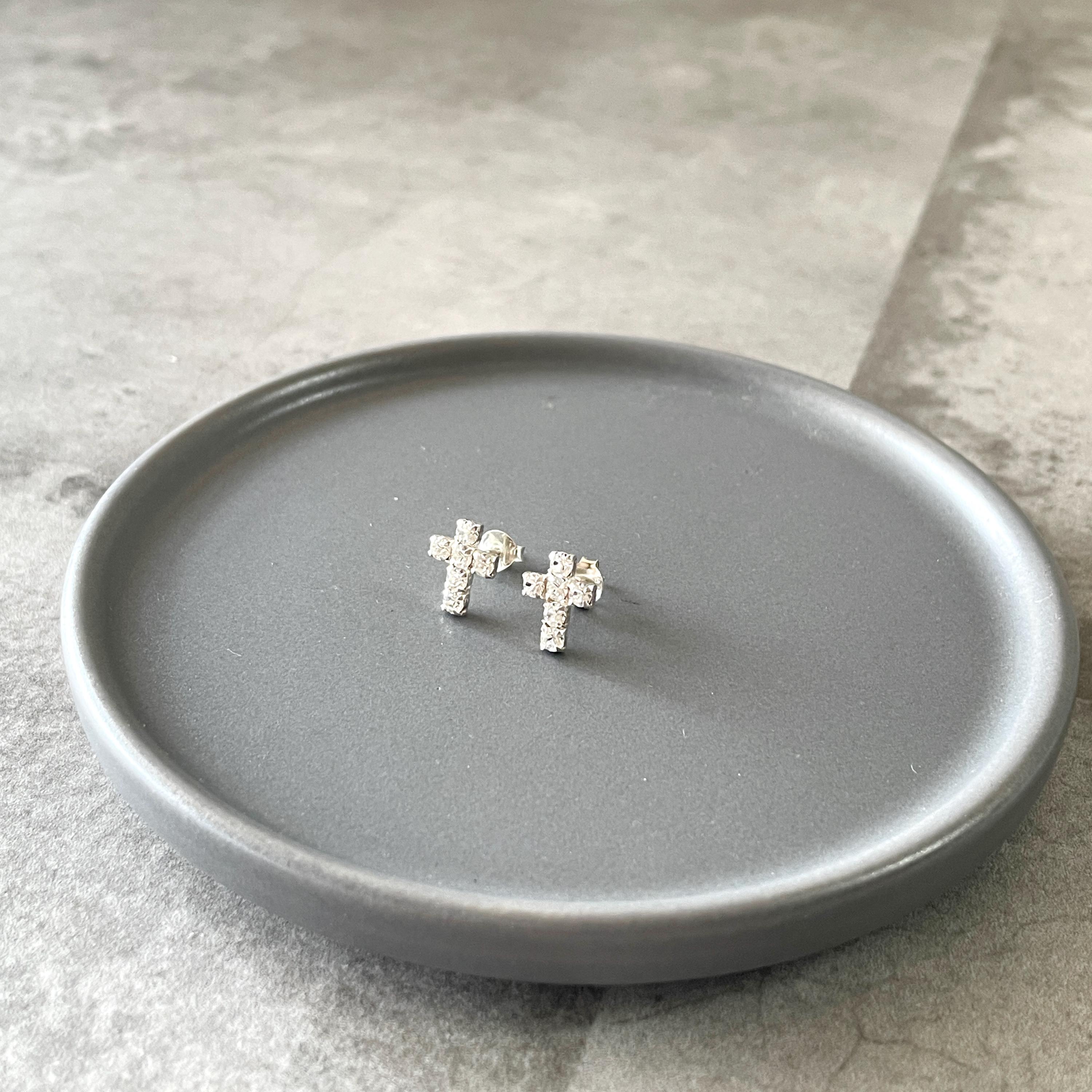 Orecchino a sfera con croce in argento Sterling e placcatura in oro 18 carati. - Italia