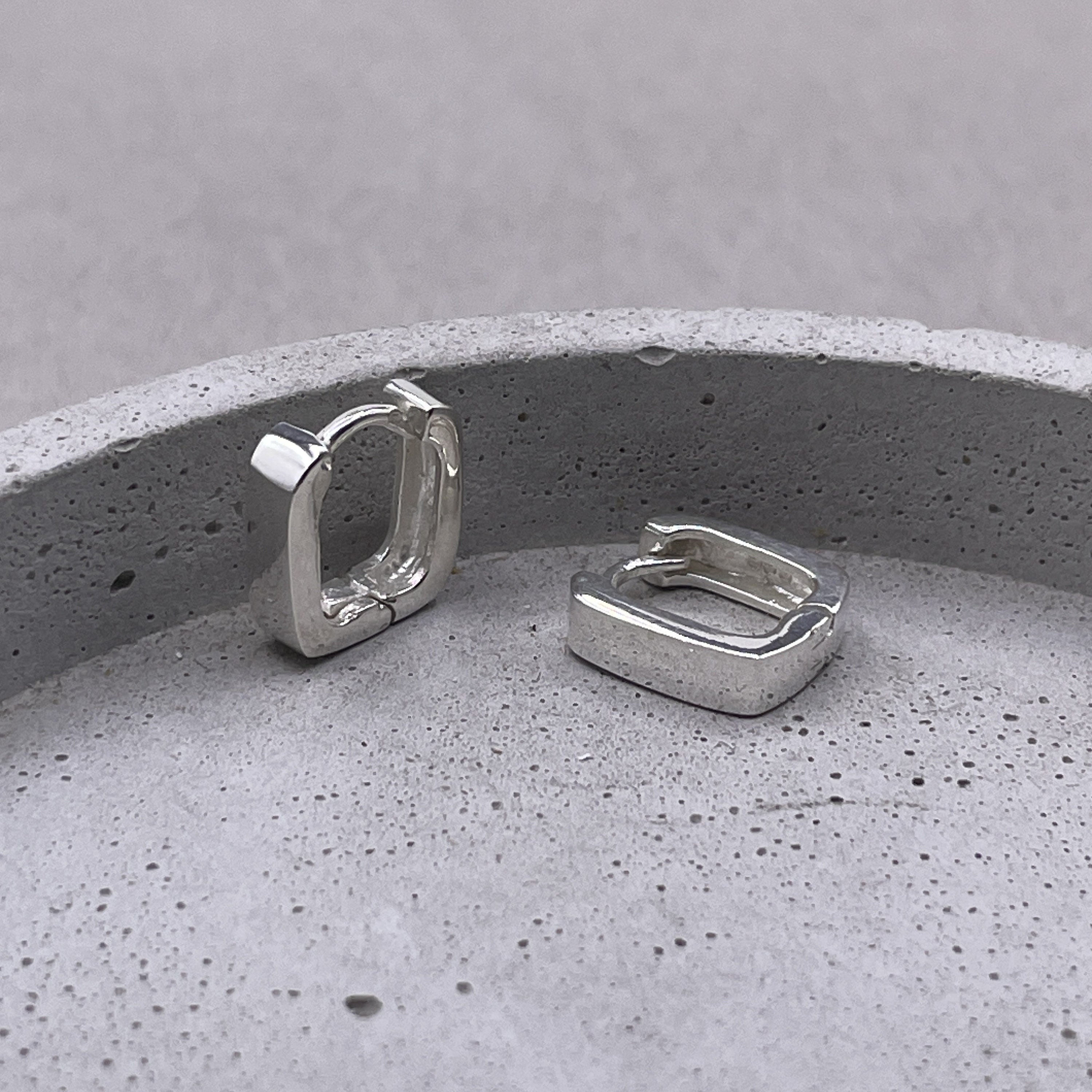 BONEE SQUARE HOOPS(MINI) SILVER SQUARE LINE HOOPS