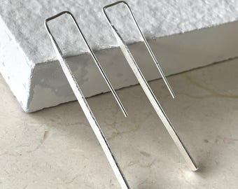 Lange gehamerde sterlingzilveren oorbellen - minimalistische oorbellen met verticale staaf