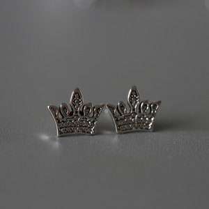 Crown Ear Studs - Silver Crown Earrings - Crown Studs - Sterling Silver 925 (425)