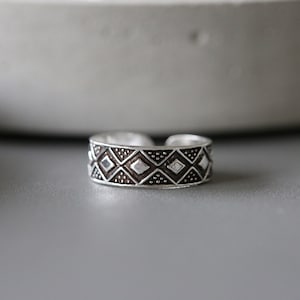 Adjustable Sterling Silver Toe Ring: Minimalist Boho Jewelry