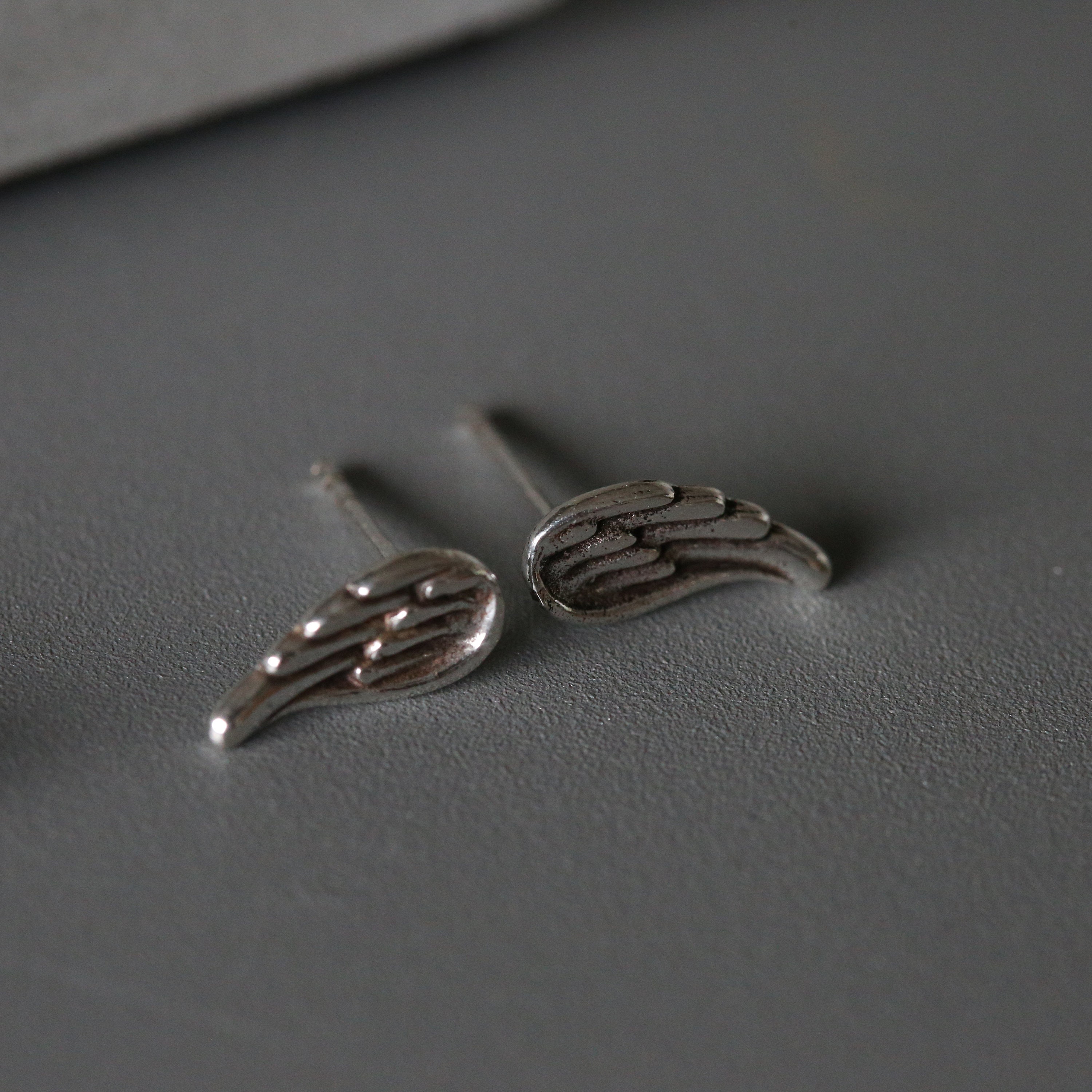 Orecchini a bottone in argento sterling massiccio 925 con ali d'angelo in confezione regalo - Italia