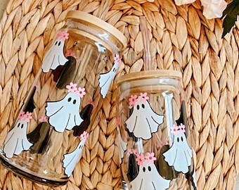 Cute Floral Flying Ghost,Halloween Cute Fall Ghost Beer Can Glass Cup,Retro Daisy Ghost Glass Can, Ghost Iced Coffee Glass Cup,Halloween Cup