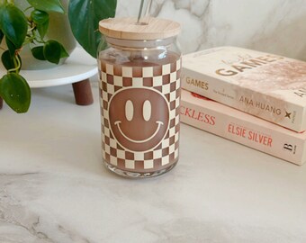Neutral Smiley Face Beer Can Glass,Checkered Happy Face Glass Cup,Retro Iced Coffee Glass Cup,Emoji Coffee Cup with lid and straw,Smiley Cup