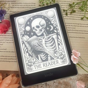 The Reader Tarot Card Kindle Lock Screen, Skelett Buch Reader Wallpaper für Kindle Paperwhite, personalisierte Vollbild Bildschirmschoner ohne Rand