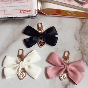 Pearl Bow Kindle Charm,Kindle Accessory,Personalized Bag Charm Keychain with Bow,Bookish Charm Bookish Gifts,Personalized Gifts for her Black