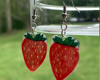 Boucles d'oreilles Shrinky Dink à la fraise faites à la main