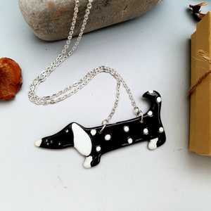 HUND ANHÄNGER - Handgefertigter Keramikanhänger - Hundehalskette aus Porzellan - Hundekunst Schmuck