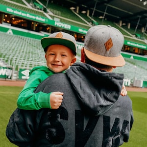 Cadeau de la fête des Pères Cadeaux de naissance Cadeau papa Annoncer une grossesse Casquettes partenaires Ensemble de 2 Werder Brême gris foncé image 1