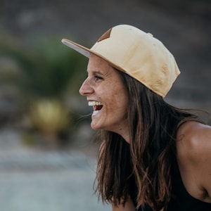 Cappy Damen Hellgelb — Mütze Damen — Geschenk für Patentante — Geschenke für Frauen — Kopfbedeckung Damen — Snapback Basecap — 23 Styles
