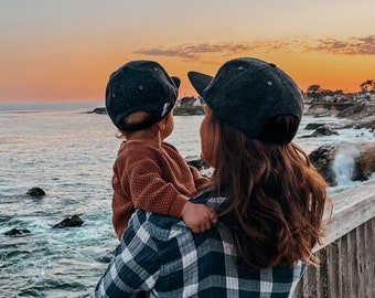 Cadeau de la fête des Pères | Cadeaux de naissance | Cadeau papa | Annoncer une grossesse | Casquette Père Fils | Casquettes partenaires Ensemble de 2 | Gris foncé