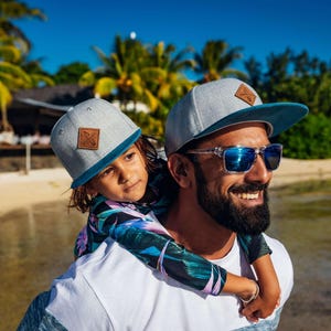 Lot de 2 casquettes look partenaire gris bleu, cadeau fête des pères, casquette père fils, cadeau papa, look partenaire père fils, casquette père fils