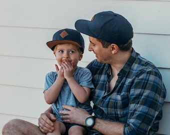 Premier cadeau de la fête des pères | Cadeau de naissance | Cadeau bonus pour papa annoncer la grossesse | Father Son Cap Partner Caps Lot de 2 Bleu Foncé