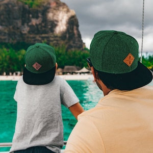 Regalo del padre Regali di nascita Regalo papà Annunciare la gravidanza Padre Figlio Cap Set di 2 cappellini partner Verde scuro immagine 1