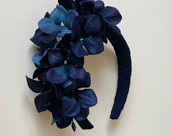 Bandeau bleu marine de fleur de fascinateur d'hortensia, bandeau de luxe bleu vintage, déclaration de mariage, courses, festival, fait au Royaume-Uni