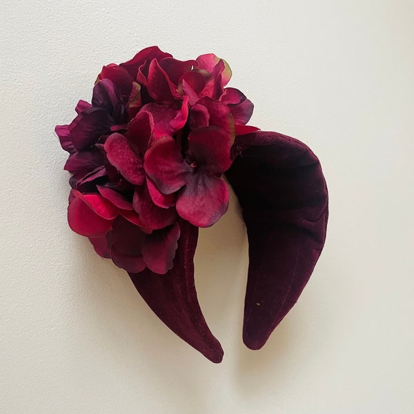 Burgund Hortensie Samtstirnband, rotes Samtstirnband, Vintage Style nachhaltiges Haar-Accessoire, Geschenke für sie, Hochzeit, Rennen, Anlass