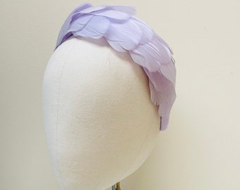 Bandeau en plumes lilas, couronne fascinateur en plumes de lavande, accessoire de tête de luxe, déclaration pour mariage, jour de course, événement spécial