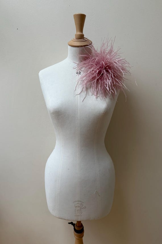 Dusky Pink Ostrich Feather Brooch, Statement Flower Corsage  display picture 2
