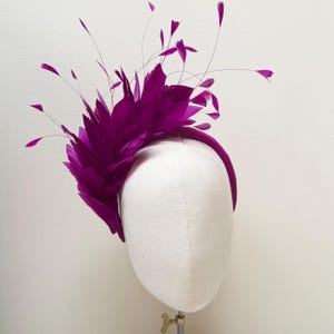 Fuchsia purple feather fascinator Headband, plum grape side feather crown corsage headpiece, race day, wedding guest, gala, mother of bride