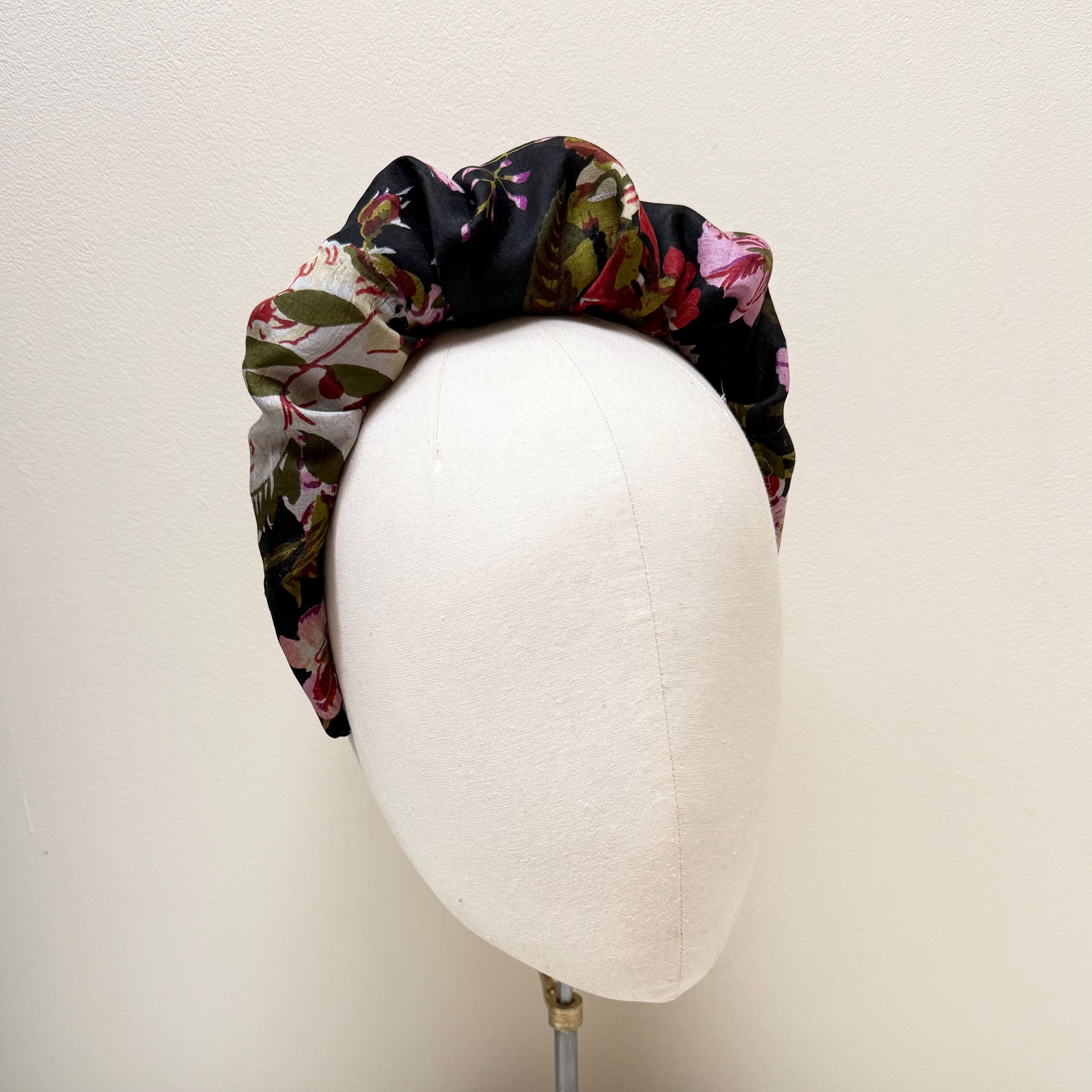 Luxury and chic Ruffle Headband ✨✨✨? Looking for a ruffle headband to complete your outfit? main image 3