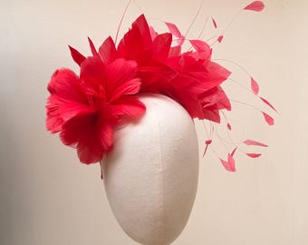 Diadema con flores y plumas rojas, tocado de boda Ascot con estampado de amapolas.