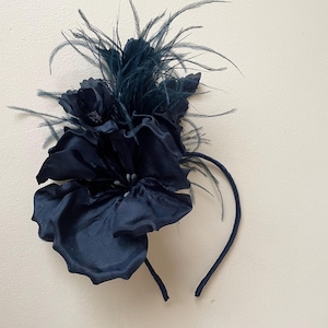 Navy Blue Fascinator Headband, Ostrich feather & silk flower Headpiece, midnight blue, navy tiara, wedding guest,Mother bride,race day