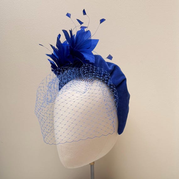 Produktbild von Elegantes Feder-Haar-Fascinator Als Stirnband – Perfekt Für Hochzeit, Royal Ascot & Festliche Anlässe