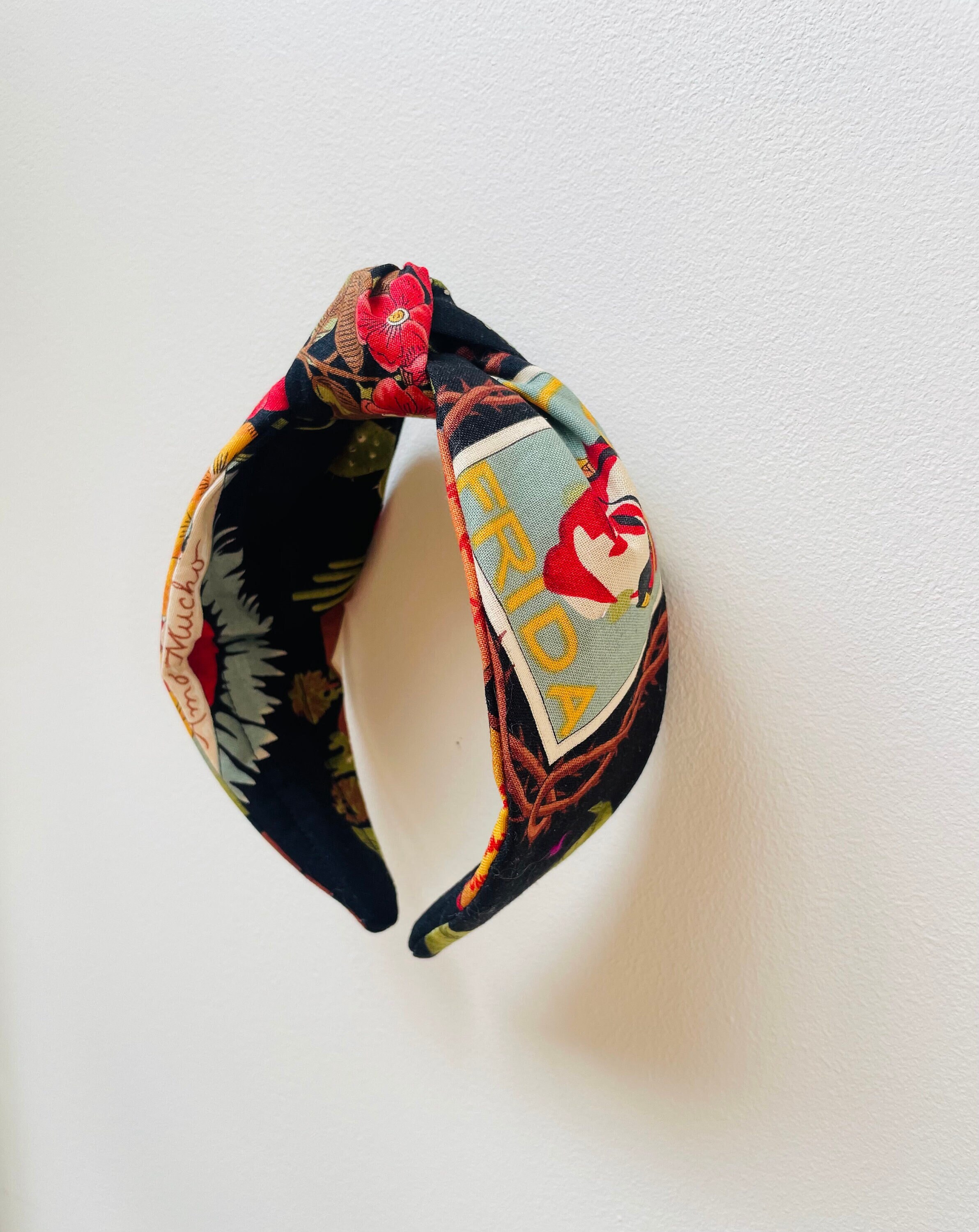 Diadema de nudo diadema negra con estampado del sagrado corazon de Frida Kahlo banda de alicia diadema de turbante retro folklore regalo