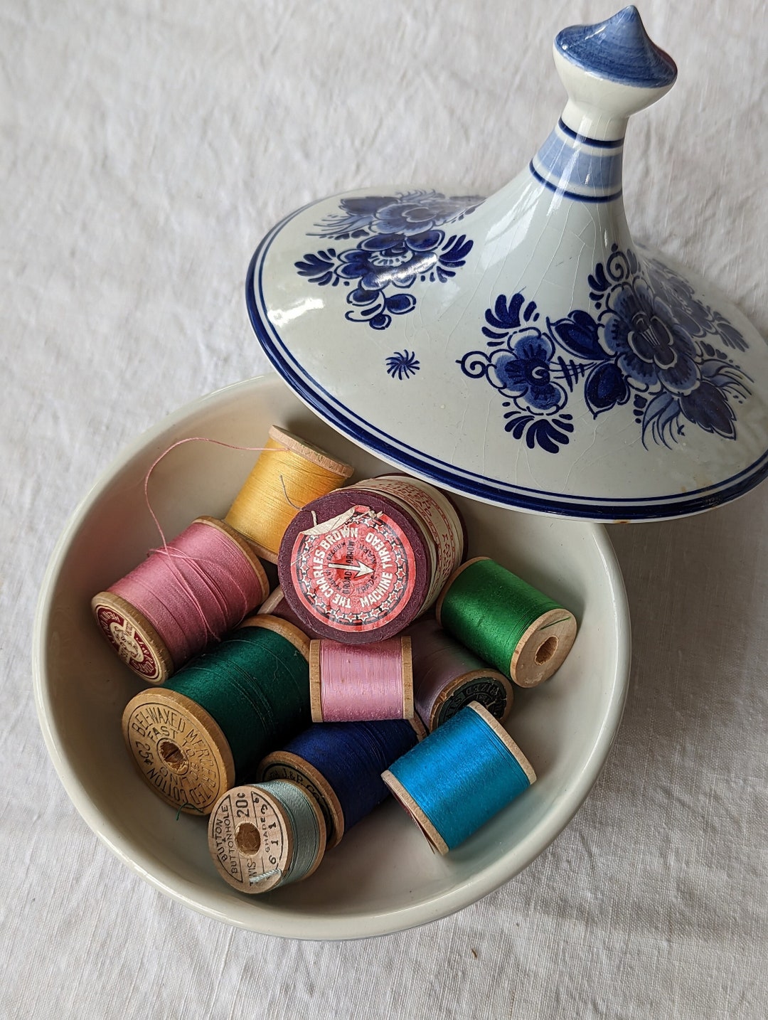 Lot of 11 Mixed Size Wood Wooden Thread Spools With Thread Multi ...