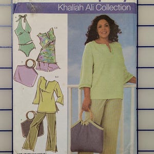 May include: Simplicity sewing pattern 4607 from the Khaliah Ali Collection. The pattern features designs for women's clothing, including a top, pants, and a bag. The pattern size is GG, 26W, 28W, 30W, and 32W.