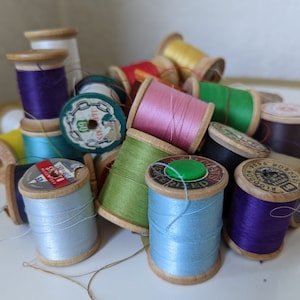 Lot of *6* Large Vintage Wood Wooden Sewing Spools with Thread, With/Without Labels, 1 3/4&quot;-2 1/4&quot; H, Various Colors Offered