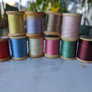 Lot of 10 Vintage Wood Wooden Sewing Thread Spools with Thread, Small 1 1/4&quot;H, With/Without Labels, 12 Color Options, Custom Colors