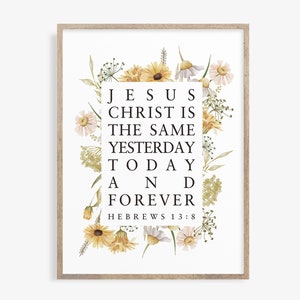 Könnte beinhalten: Ein weißer Hintergrund mit einem gerahmten Druck eines Blumenmusters mit gelben und weißen Blumen. Der Text im Druck lautet "Jesus Christus ist derselbe gestern, heute und für immer. Hebräer 13:8"