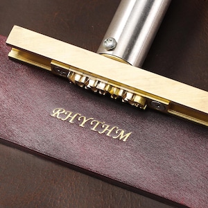 Timbro con lettere in ottone intercambiabile, ferro da stiro in pelle