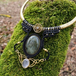 Boho/Elfen Mikro-Makramee Halskette mit Prehnit & kleinen Rosenquarz und Messing Details