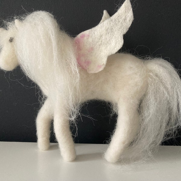 Einhorn aus Filz gefilzter Pegasus Fabelwesen für Schultüte Zuckertüte Geburtstag